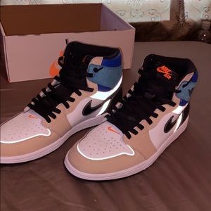selling jordan 1 retro high ogs. they’re size 11.5 and only worn once.